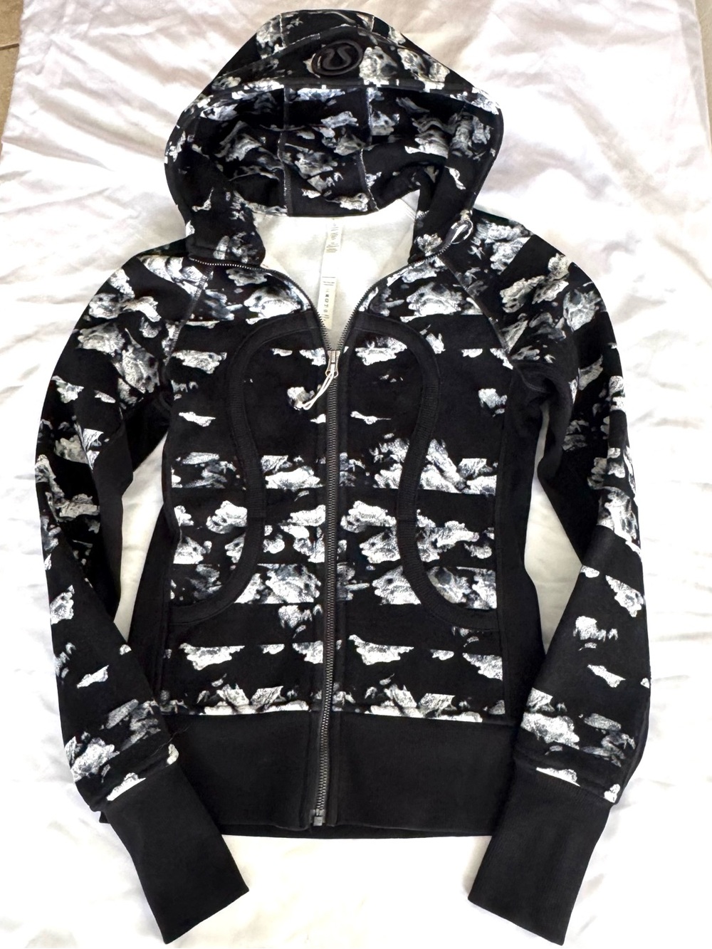 Lululemon Scuba Hoodie III Fleur Sombre Black White Floral Size 4